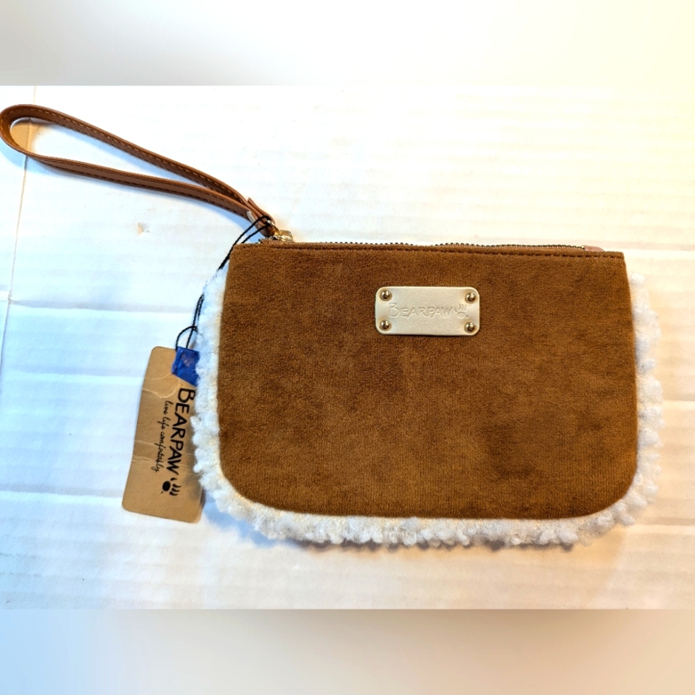 Bearpaw Hickory Wristlet BNWT